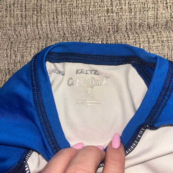 Boys size 5T swim trunks and rash guard top - Picture 5 of 5